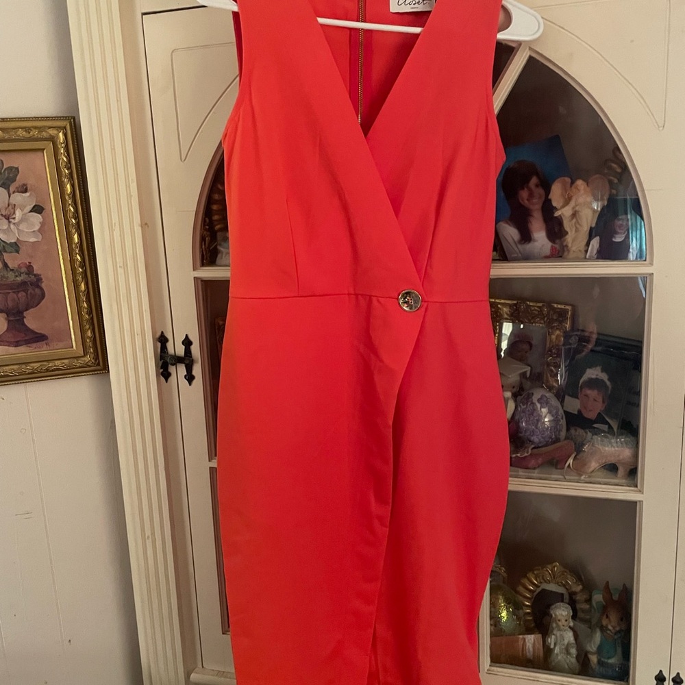 Closet Red Sleeveless V-Neck Sheath Dress